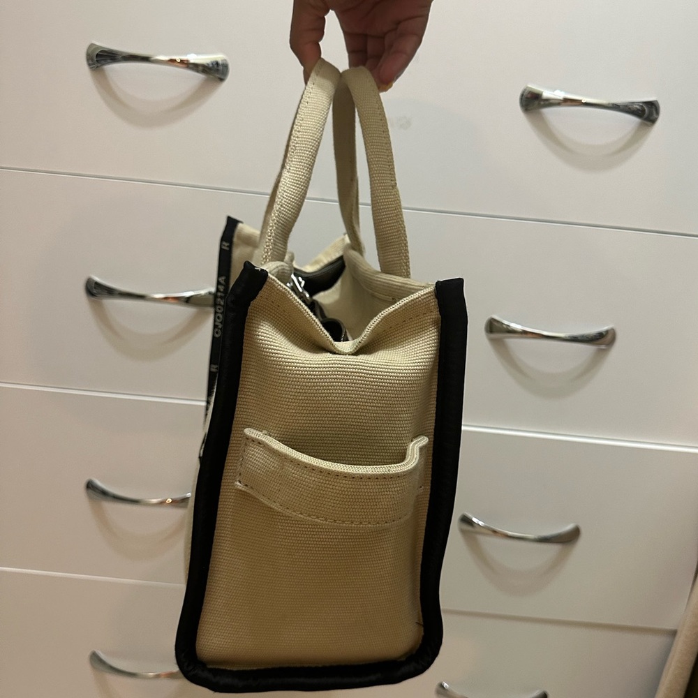 Marc Jacob’s Jacquard Medium Tote - Picture 4 of 6